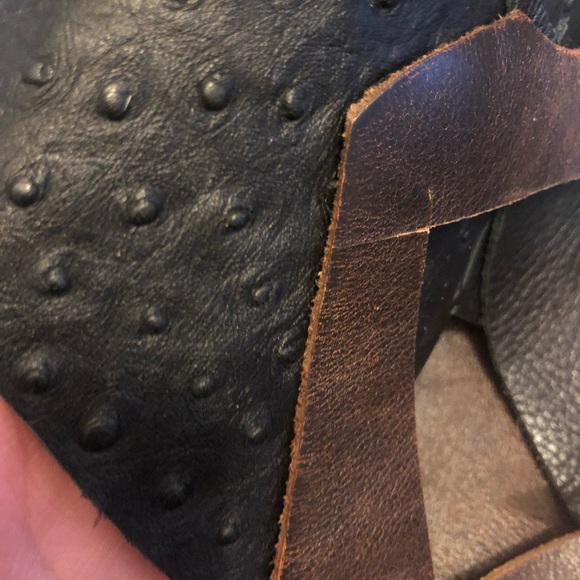 Lot of leather - Picture 5 of 5